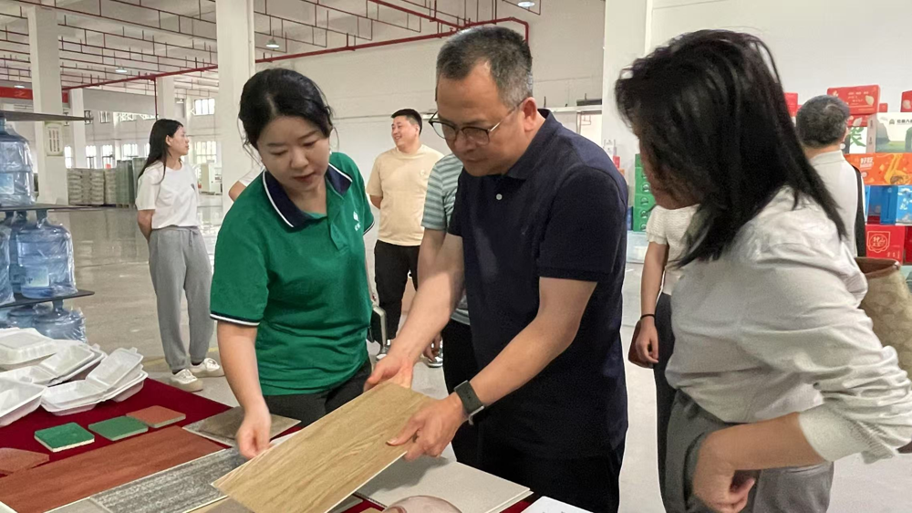 柳州市柳南區(qū)領導蒞臨綠樹公司考察調(diào)研